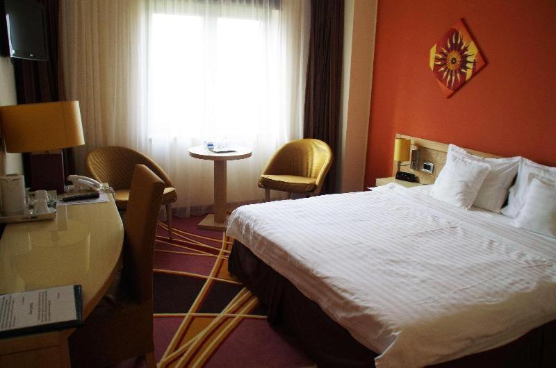 Mari Vila Hotel Bucharest Bilik gambar